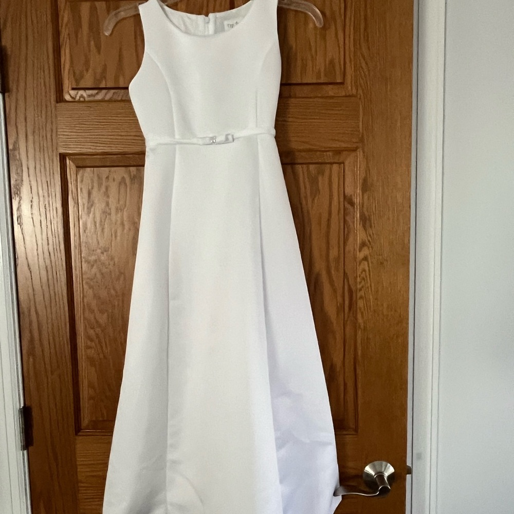 Tip Top  (Von Maur) Girls size 8 Communion Dress.
